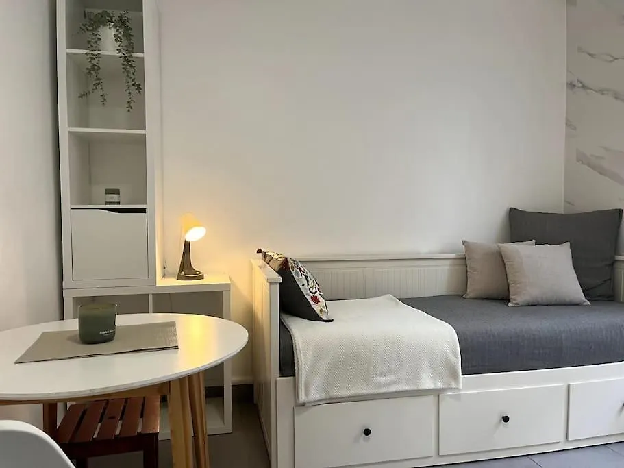 Daire Charmant Studio Parisien Au Coeur Du 15E Arrondissement